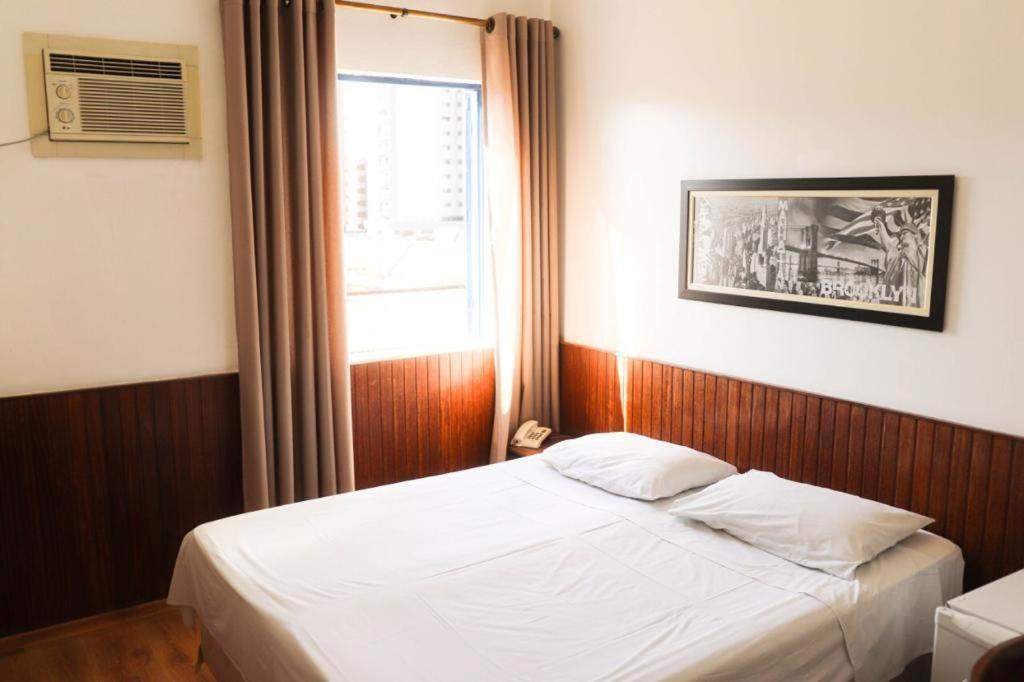 Hotel Londres Сан-Лоренсу Екстериор снимка